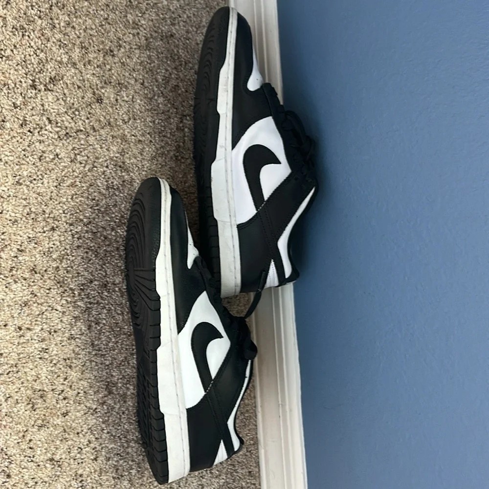 Men's Black and White Nike Sneakers - Picture 2 of 4
